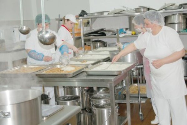 Pacienţii de la Judeţean au avut parte de ouă roşii şi cozonac
